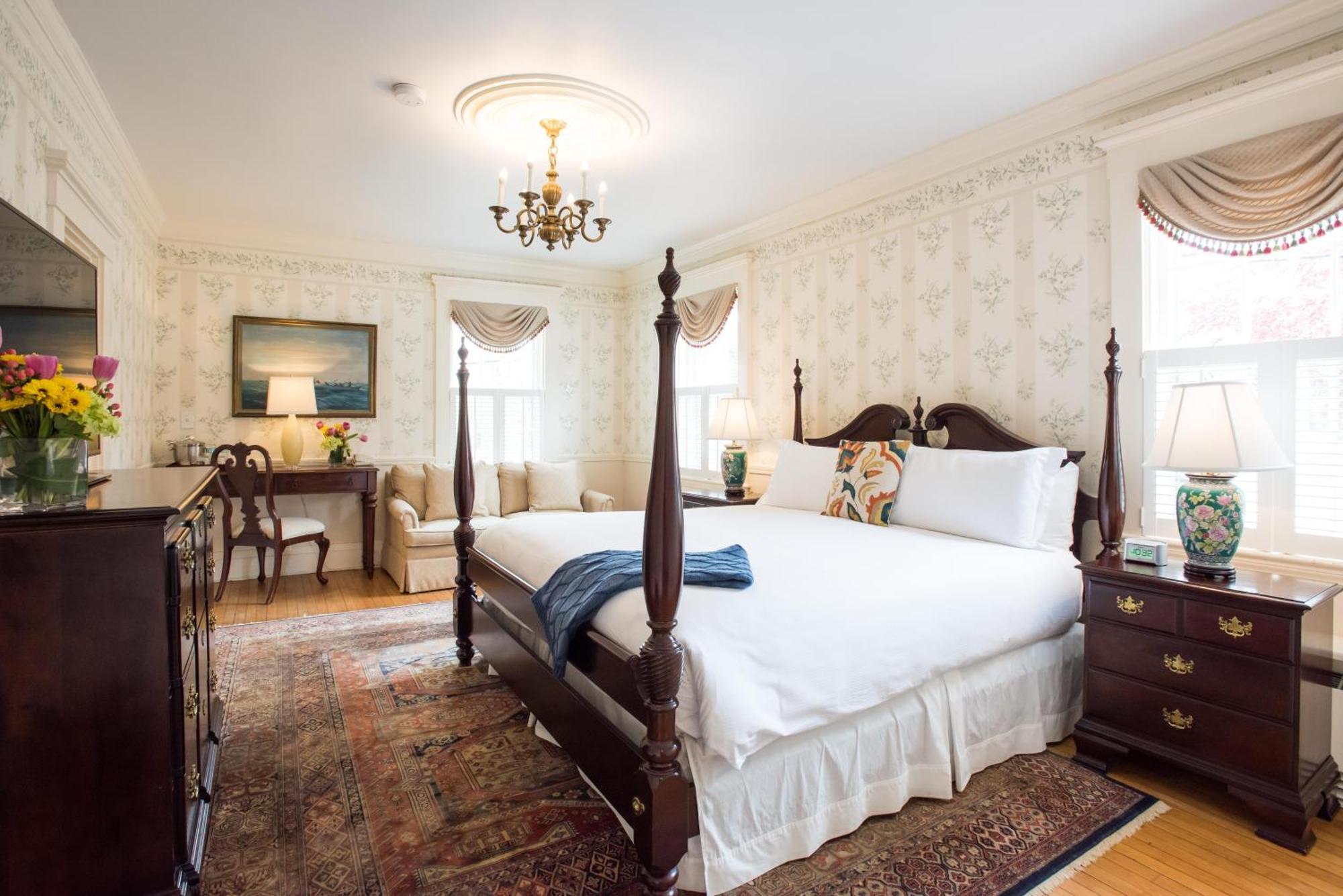 Deluxe King Room,1586841339:JPEG